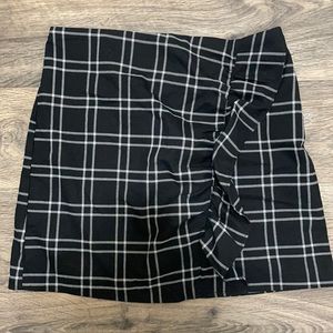Abercrombie and Fitch black and white plaid skirt